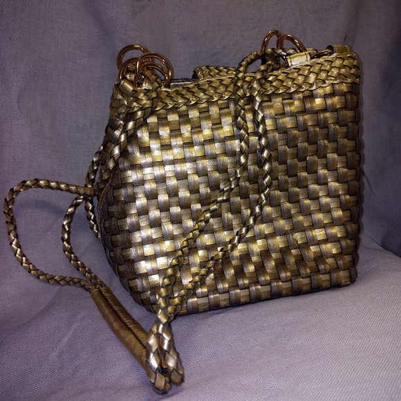 Gold toned shoulder purse - Picture 2 of 4